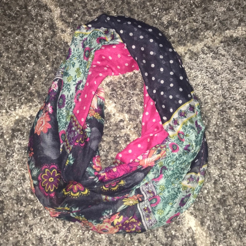 Multi pattern scarf NWOT